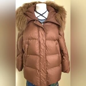 Post card Women's down jacket with a hood, made in Italy. Really fur.